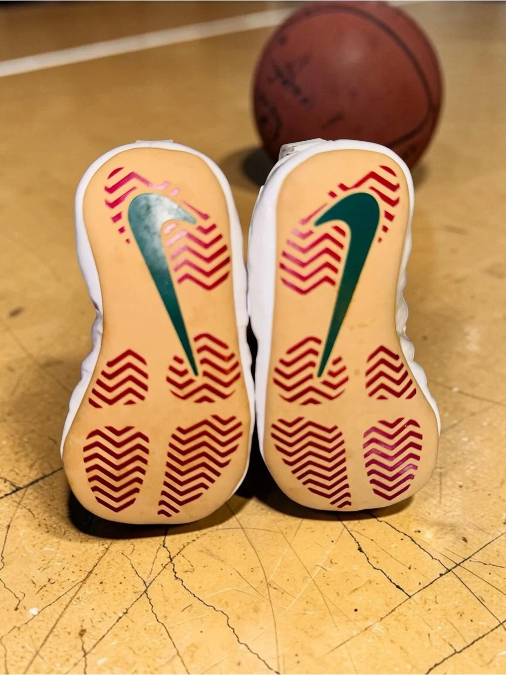 Nike Little Posite Pro CB “Gucci-White” EUC Size 2C Baby